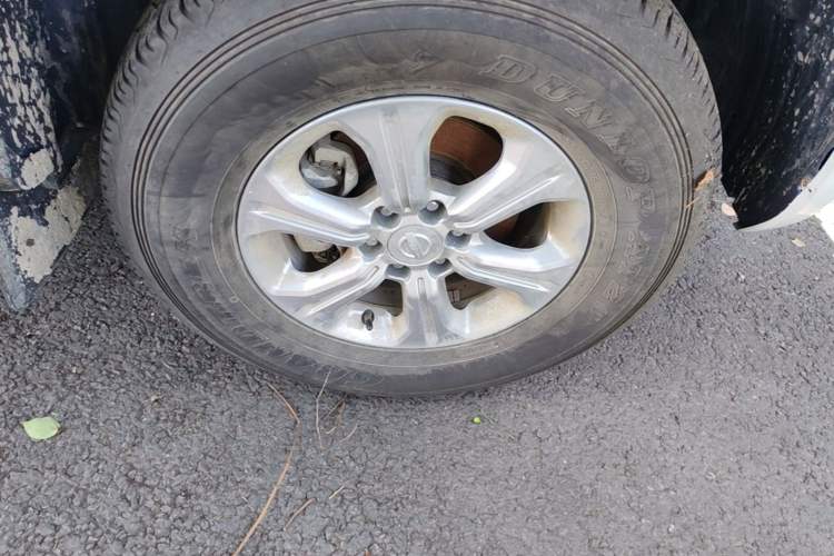 Used Nissan Navara 2023 2.5L Manual Two-Wheel Drive Comfort Version Right Front Wheel Hub