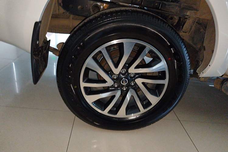 Used Nissan Navara 2023 2.5L Automatic 4x4 Prestige Edition Right Rear Wheel Hub