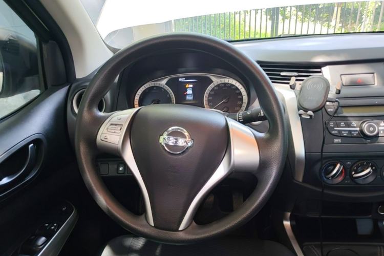 Used Nissan Navara 2023 2.5L Manual Two-Wheel Drive Comfort Version Steering Wheel