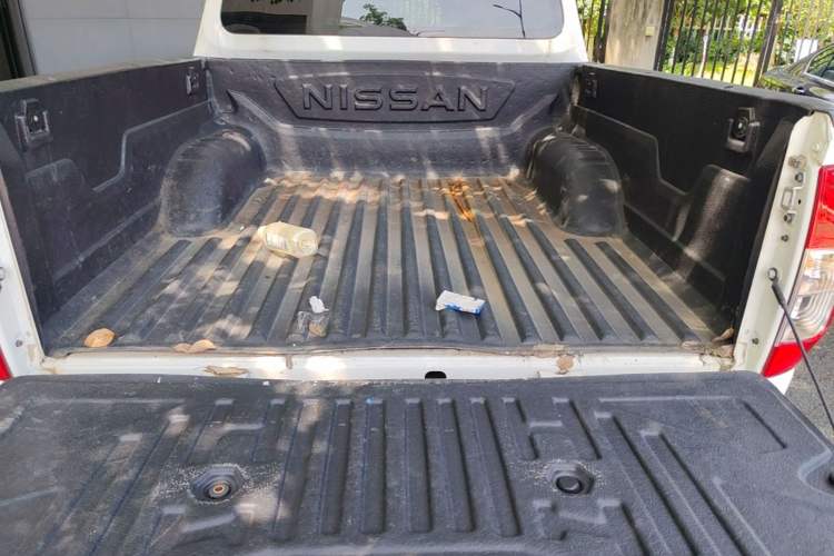 Used Nissan Navara 2023 2.5L Manual Two-Wheel Drive Comfort Version Trunk