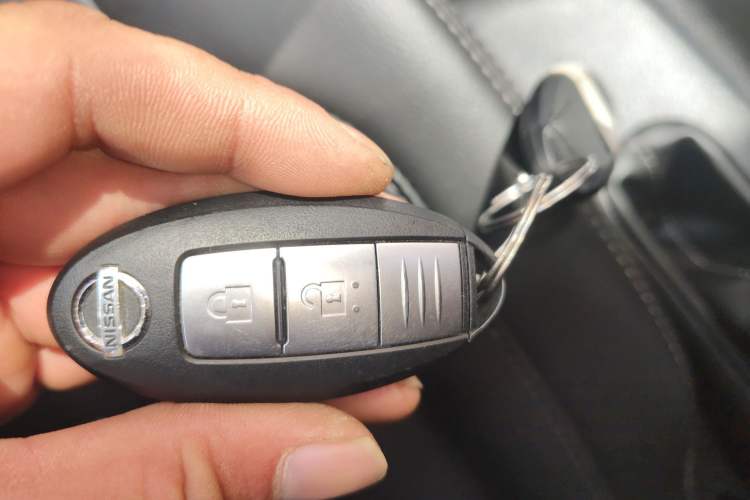 Used Nissan Navara 2023 2.5L Automatic All-Wheel Drive Premium Version Vehicle Key