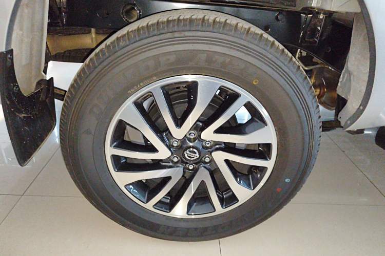Used Nissan Navara 2024 2.5L Automatic 4x4 Road Edition Prestige Version Exterior 5