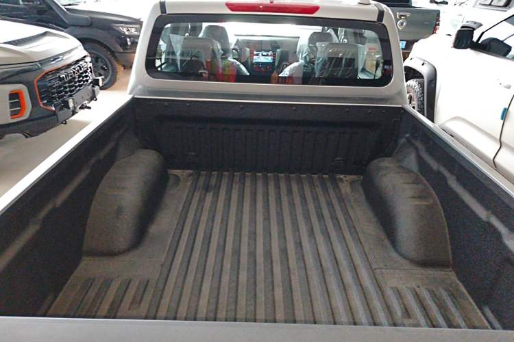 Used Nissan Navara 2024 2.5L Automatic 4x4 Road Edition Prestige Version Trunk