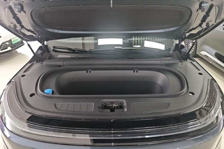 Used Nissan NX8 2026 Model, Pure Electric 650 Max Engine Bay