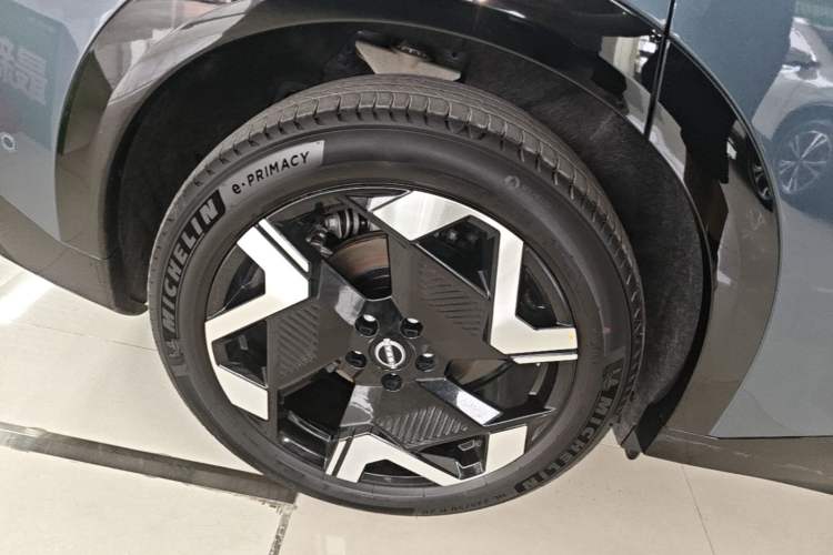 Used Nissan NX8 2026 Model, Pure Electric 650 Max Right Rear Wheel Hub
