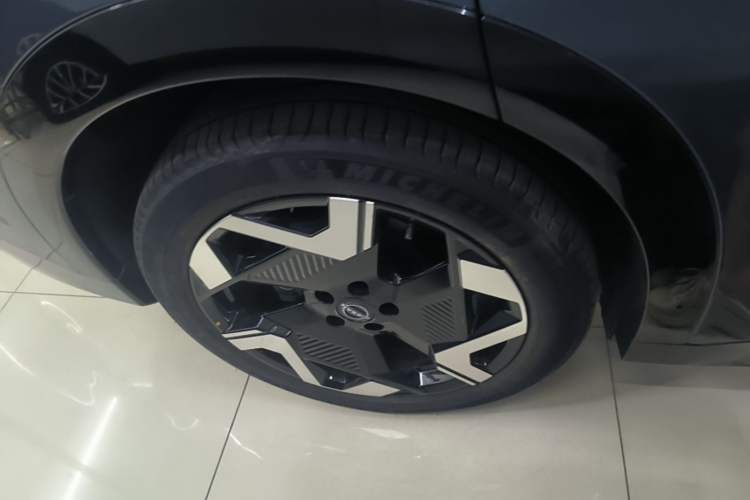 Used Nissan NX8 2026 Model, Pure Electric 650 Max Right Rear Wheel Hub