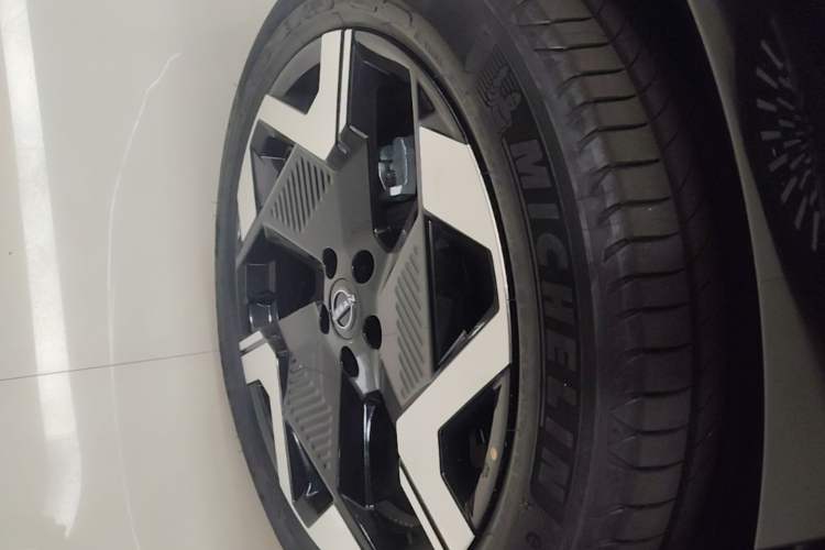 Used Nissan NX8 2026 Model, Pure Electric 650 Max Right Rear Wheel Hub