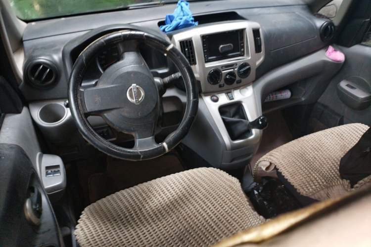 Used Nissan NV200 2010 1.6L Luxury Model Center Console