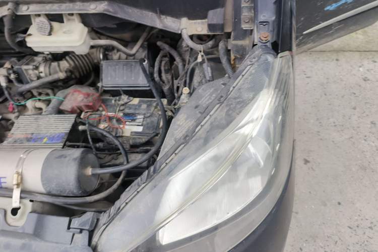 Used Nissan NV200 2010 1.6L Luxury Model Engine Bay Left