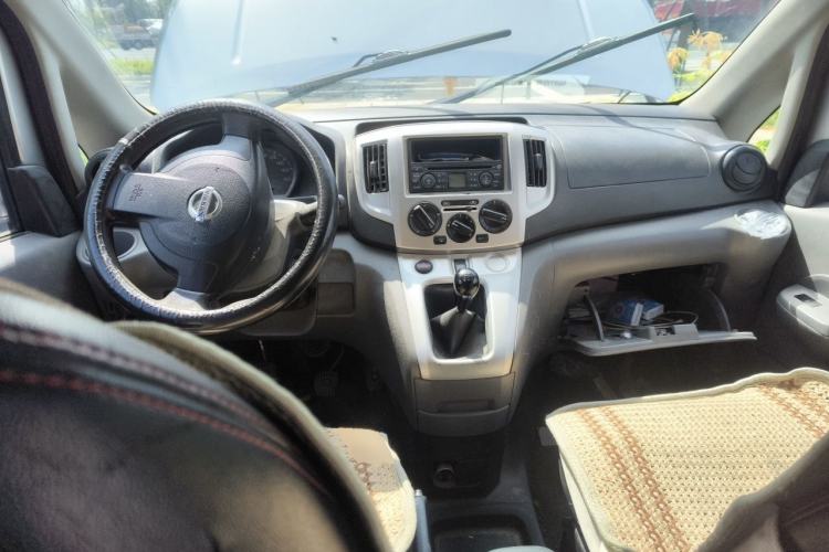 Used Nissan NV200 2010 1.6L Luxury Model Center Console