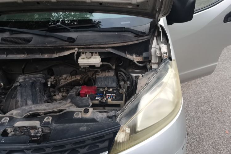 Used Nissan NV200 2010 1.6L Luxury Model Engine Bay Left