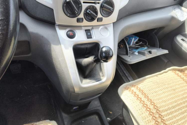 Used Nissan NV200 2010 1.6L Luxury Model Gear Lever