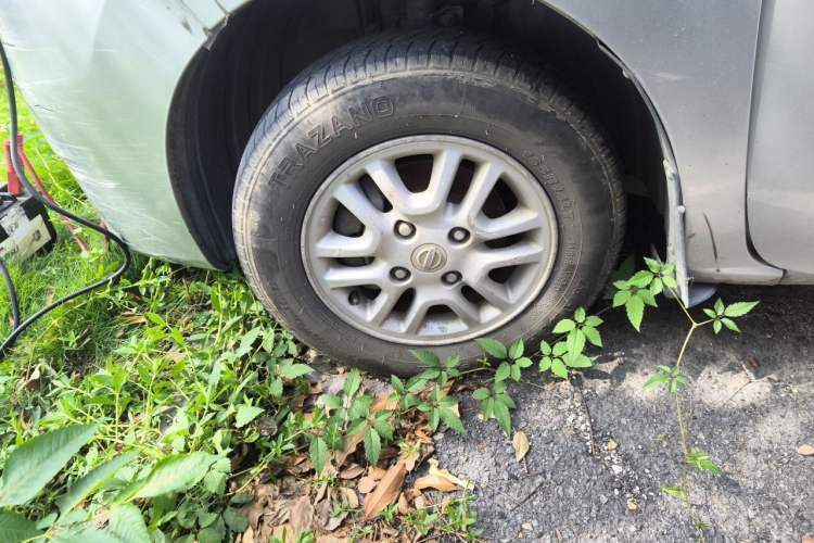 Used Nissan NV200 2010 1.6L Luxury Model Right Front Wheel Hub