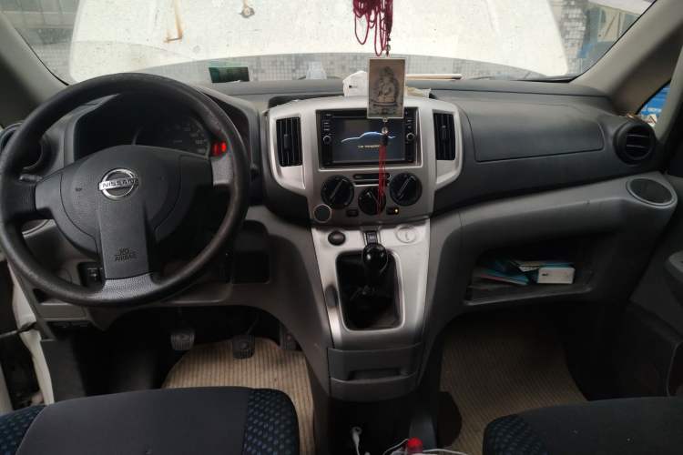 Used Nissan NV200 2010 1.6L Luxury Model Center Console