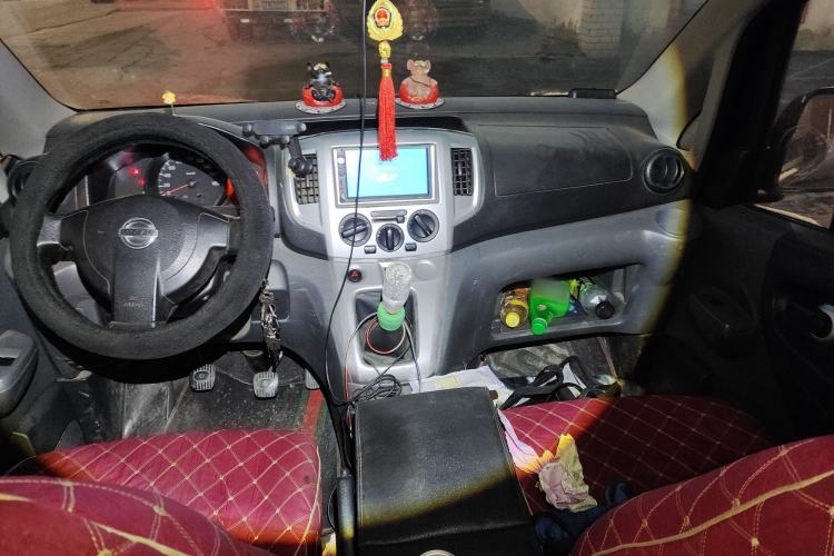 Used Nissan NV200 2011 1.6L 232 Seats Zunya Trim Center Console
