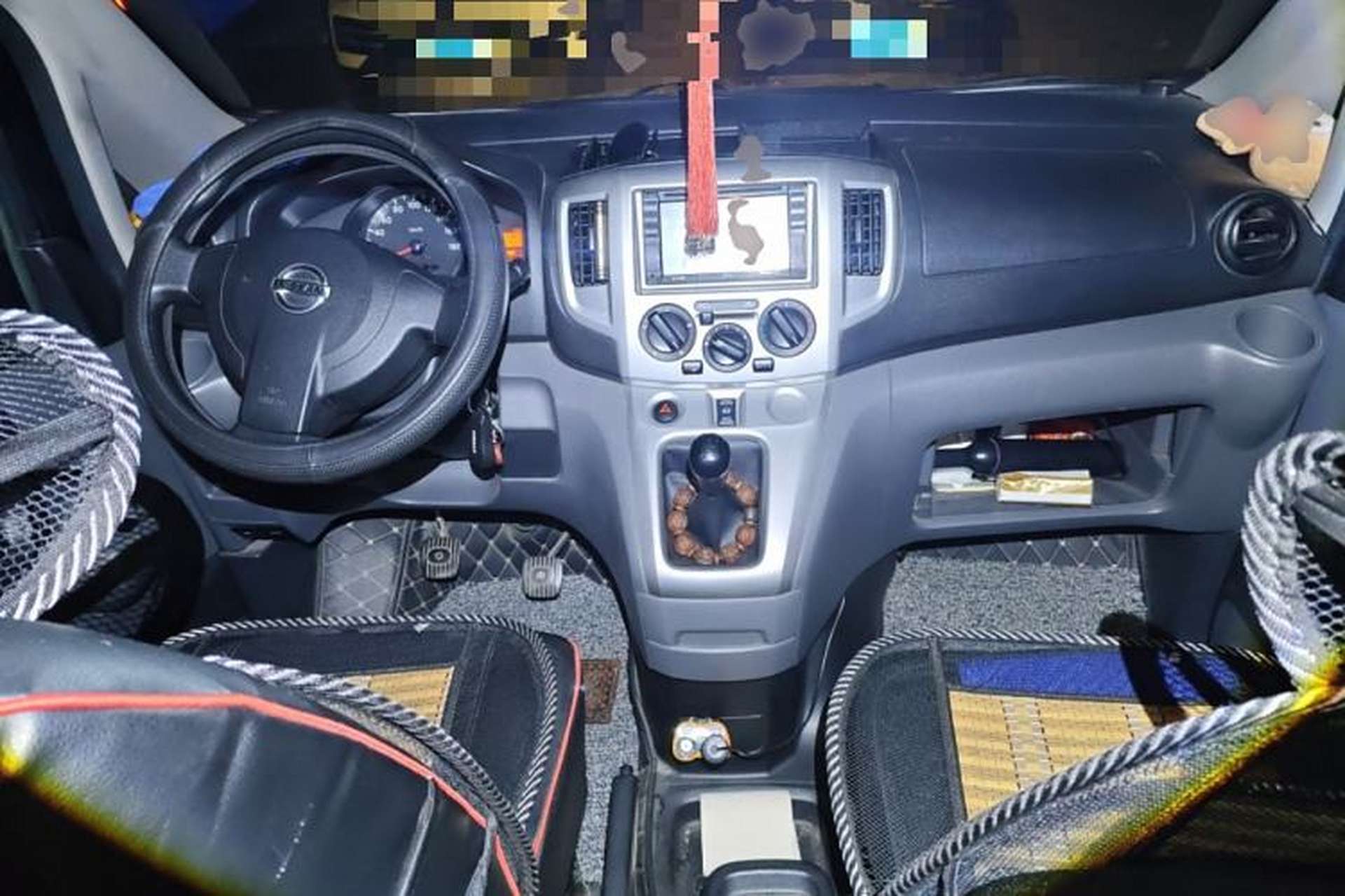 Used Nissan NV200 2011 1.6L 232 Seats Zunya Trim Center Console