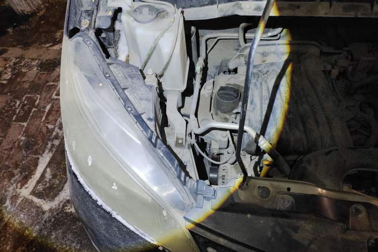 Used Nissan NV200 2011 1.6L 232 Seats Zunya Trim Engine Bay Right