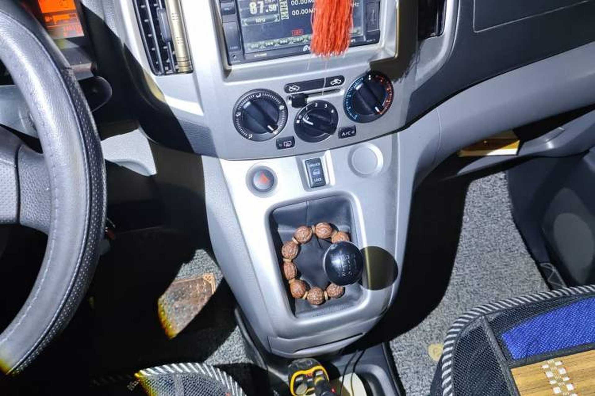 Used Nissan NV200 2011 1.6L 232 Seats Zunya Trim Gear Lever