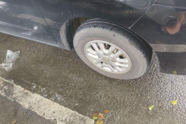 Used Nissan NV200 2011 1.6L 232 Seats Zunya Trim Right Front Wheel Hub