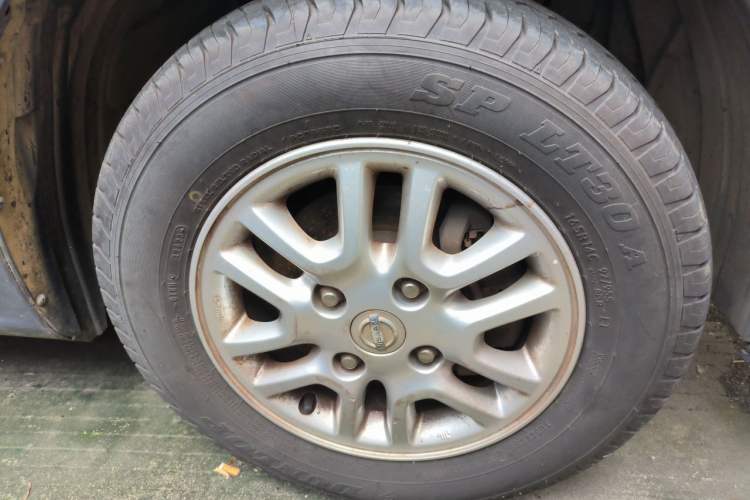 Used Nissan NV200 2011 1.6L 232 Seats Zunya Trim Right Front Wheel Hub