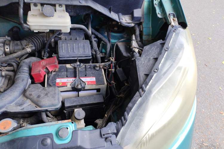 Used Nissan NV200 2011 1.6L 232 Seats Zunya Trim Engine Bay Left