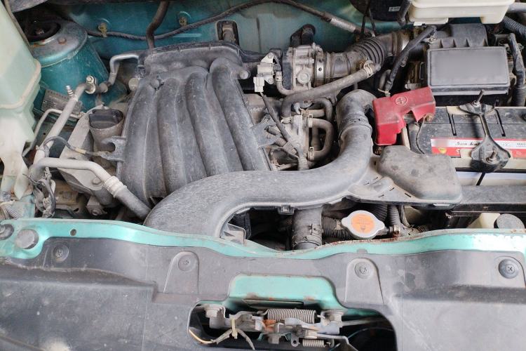 Used Nissan NV200 2011 1.6L 232 Seats Zunya Trim Engine Bay