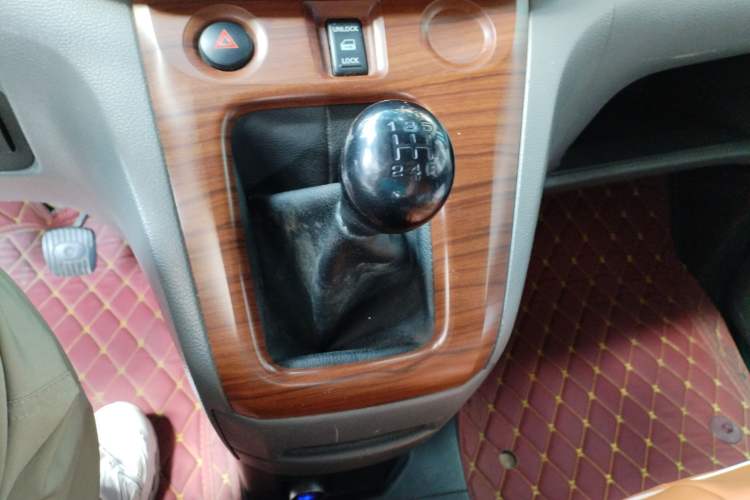 Used Nissan NV200 2011 1.6L 232 Seats Zunya Trim Gear Lever