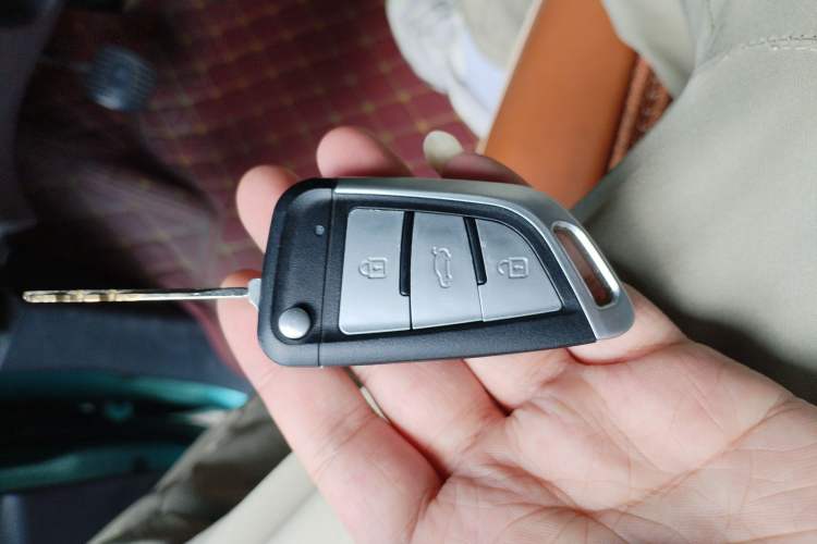 Used Nissan NV200 2011 1.6L 232 Seats Zunya Trim Vehicle Key
