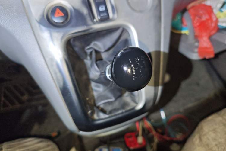 Used Nissan NV200 2011 1.6L 232 Seats Zunya Trim Gear Lever