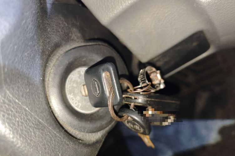 Used Nissan NV200 2011 1.6L 232 Seats Zunya Trim Vehicle Key