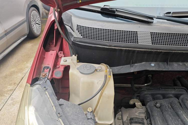 Used Nissan NV200 2011 1.6L 232 Seats Zunya Trim Engine Bay Right