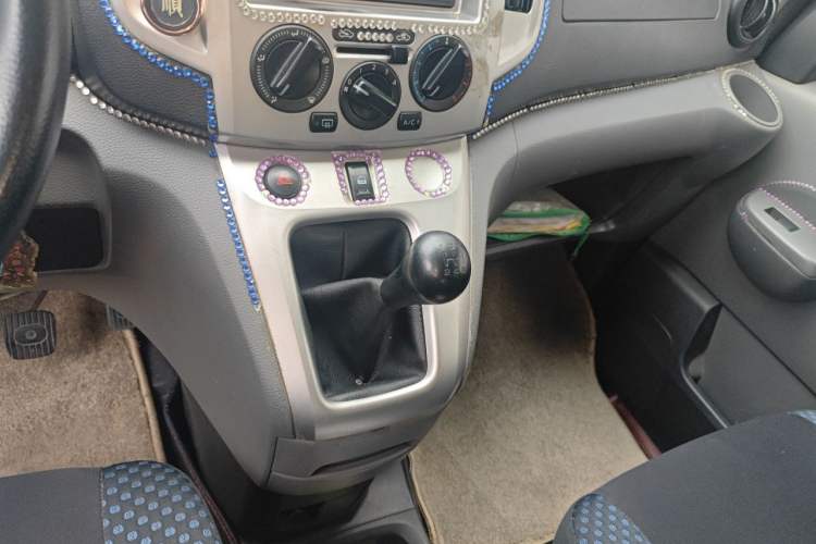 Used Nissan NV200 2011 1.6L 232 Seats Zunya Trim Gear Lever