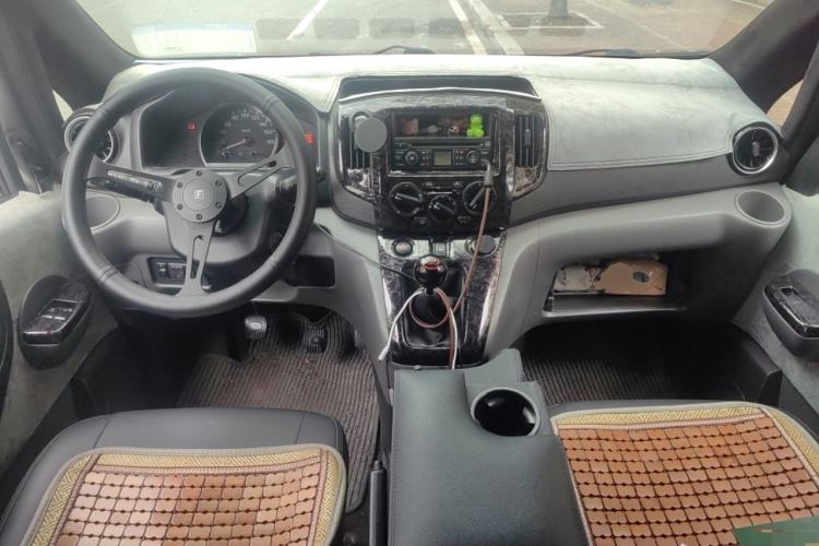 Used Nissan NV200 2011 1.6L 232 Seats Zunya Trim Center Console