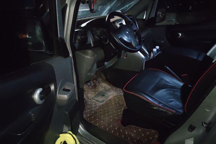 Used Nissan NV200 2011 1.6L 232 Seats Zunya Trim Driver Seat