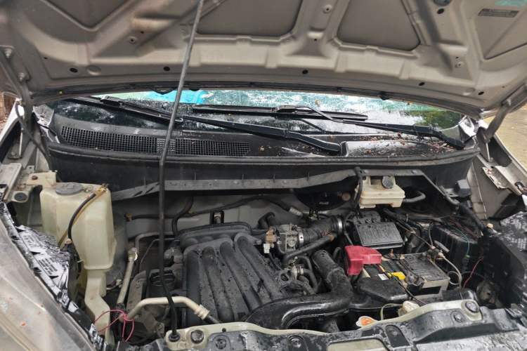 Used Nissan NV200 2011 1.6L 232 Seats Zunya Trim Engine Bay