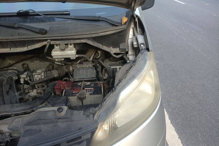 Used Nissan NV200 2011 1.6L 232 Seats Zunya Trim Engine Bay Left