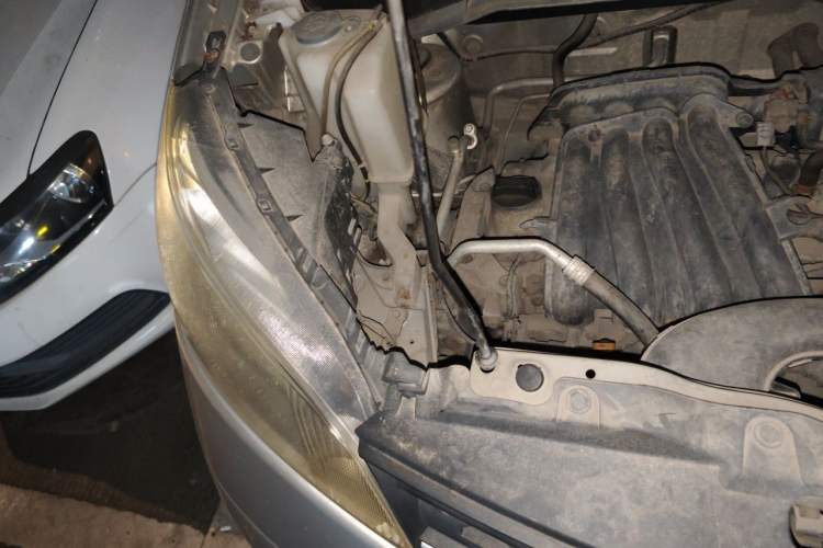 Used Nissan NV200 2011 1.6L 232 Seats Zunya Trim Engine Bay Right