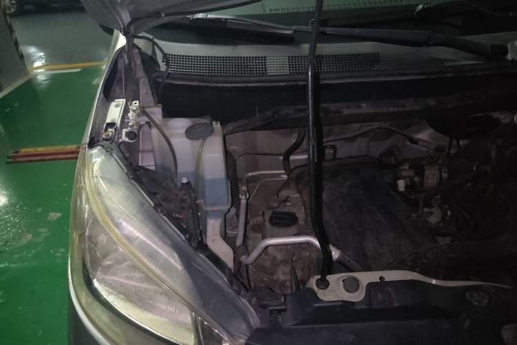 Used Nissan NV200 2011 1.6L 232 Seats Zunya Trim Engine Bay Right