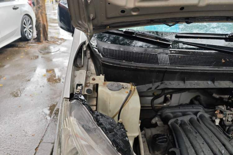 Used Nissan NV200 2011 1.6L 232 Seats Zunya Trim Engine Bay Right