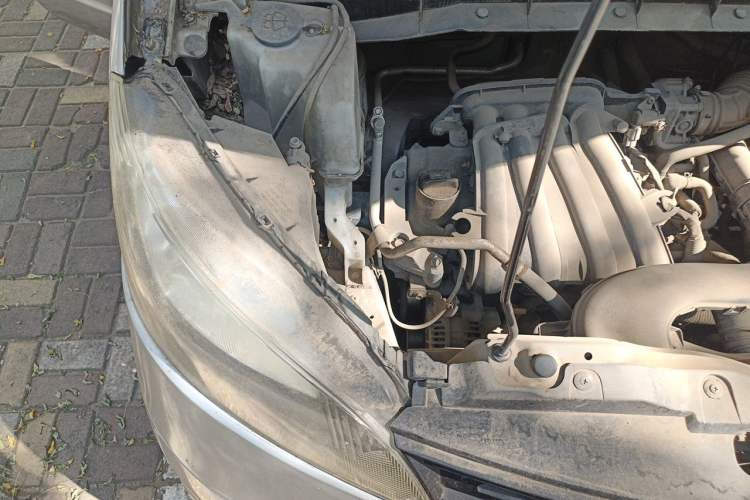 Used Nissan NV200 2011 1.6L 232 Seats Zunya Trim Engine Bay Right