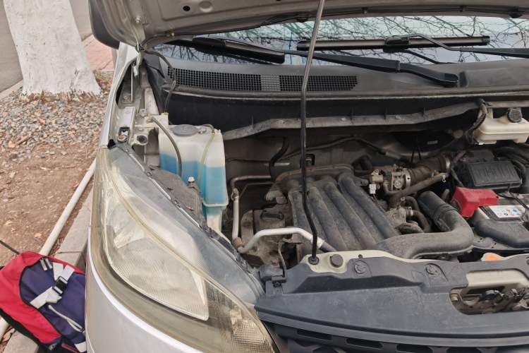 Used Nissan NV200 2011 1.6L 232 Seats Zunya Trim Engine Bay Right