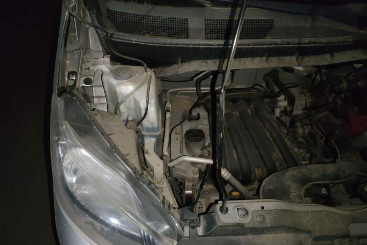 Used Nissan NV200 2011 1.6L 232 Seats Zunya Trim Engine Bay Right