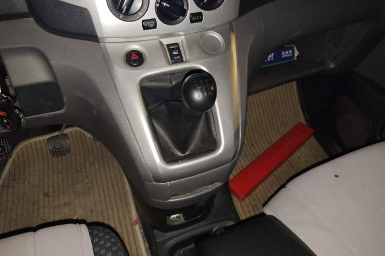 Used Nissan NV200 2011 1.6L 232 Seats Zunya Trim Gear Lever