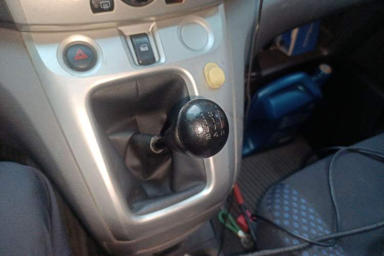 Used Nissan NV200 2011 1.6L 232 Seats Zunya Trim Gear Lever