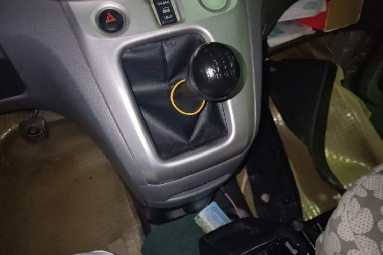 Used Nissan NV200 2011 1.6L 232 Seats Zunya Trim Gear Lever