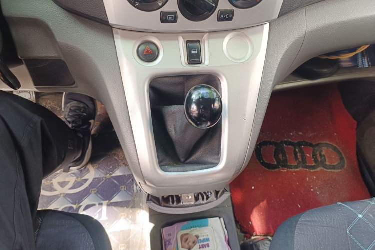 Used Nissan NV200 2011 1.6L 232 Seats Zunya Trim Gear Lever