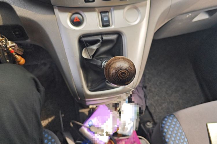 Used Nissan NV200 2011 1.6L 232 Seats Zunya Trim Gear Lever