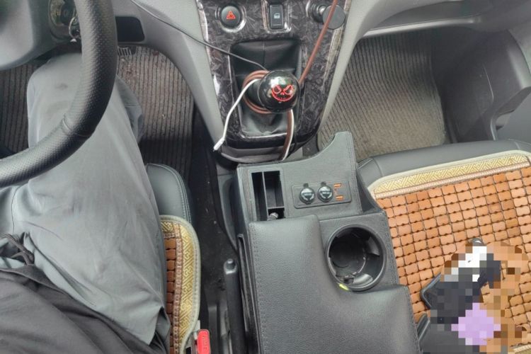 Used Nissan NV200 2011 1.6L 232 Seats Zunya Trim Gear Lever