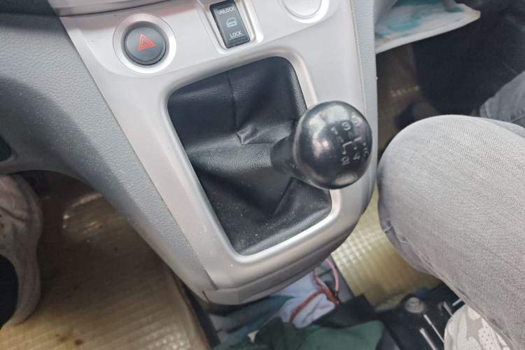 Used Nissan NV200 2011 1.6L 232 Seats Zunya Trim Gear Lever