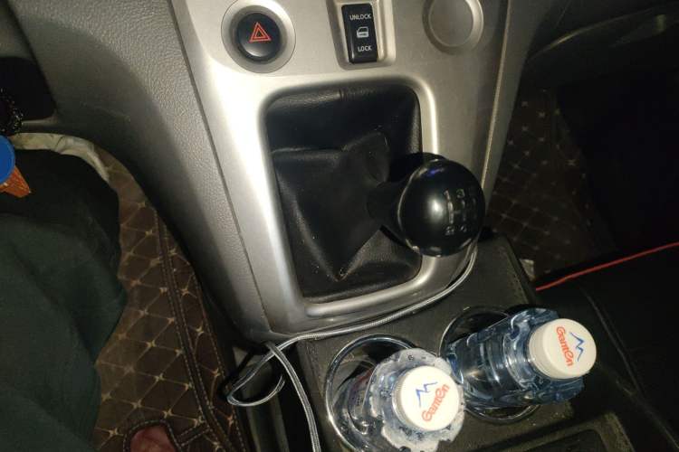 Used Nissan NV200 2011 1.6L 232 Seats Zunya Trim Gear Lever